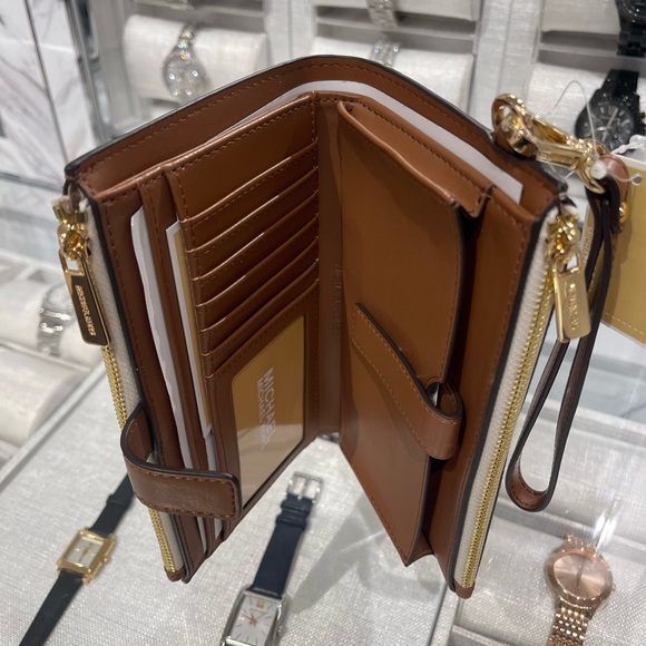 MICHAEL KORS Jet Set Trvl Lg Signature Logo Double Zip Smartphone Wallet
Vanilla - Picture 12 of 16